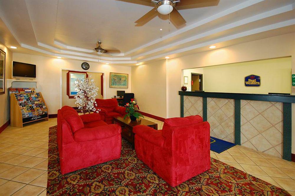 Surestay Plus Hotel By Best Western Topeka Dalaman gambar